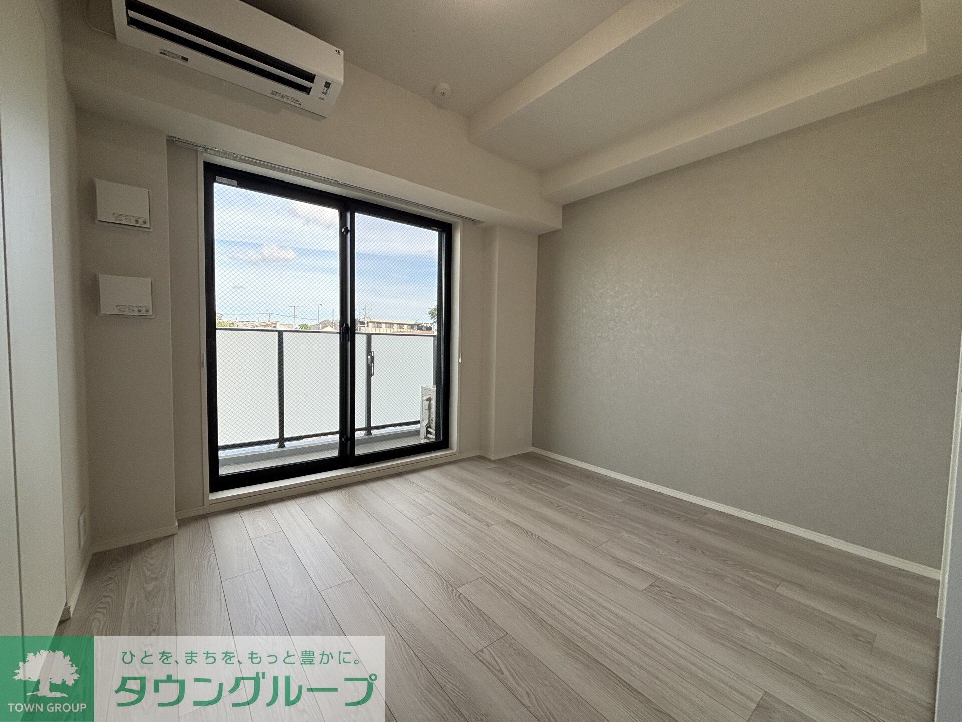 物件内観写真2　(リビング/居室)