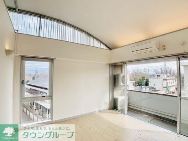 リビング・居室(※反転タイプ部屋写真参考。現況と異なる場合もございます。)