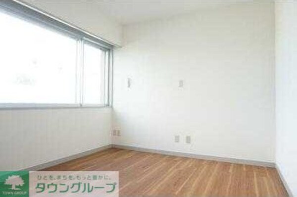 寝室(※反転タイプ部屋写真参考。現況と異なる場合もございます。)