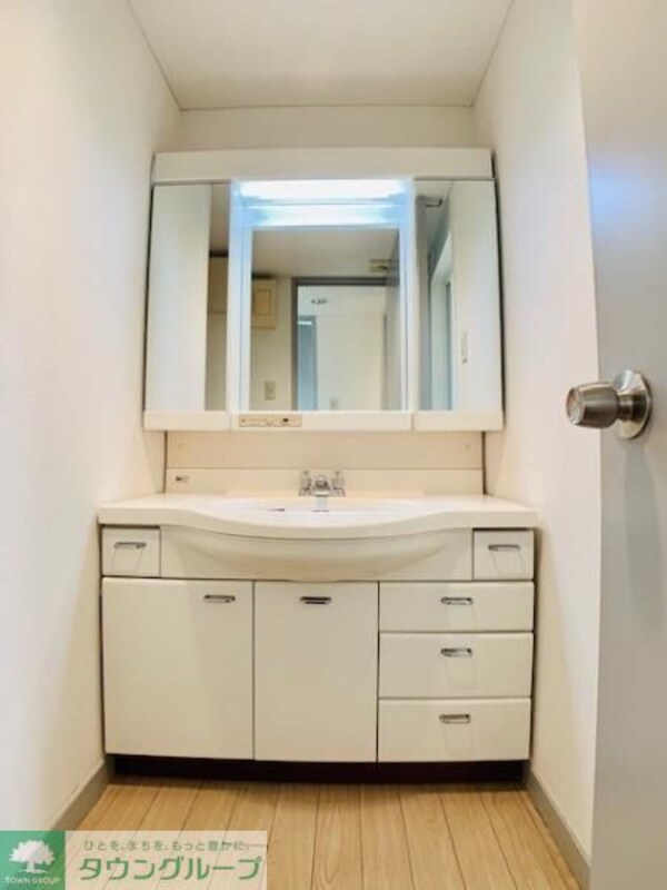 洗面(※反転タイプ部屋写真参考。現況と異なる場合もございます。)