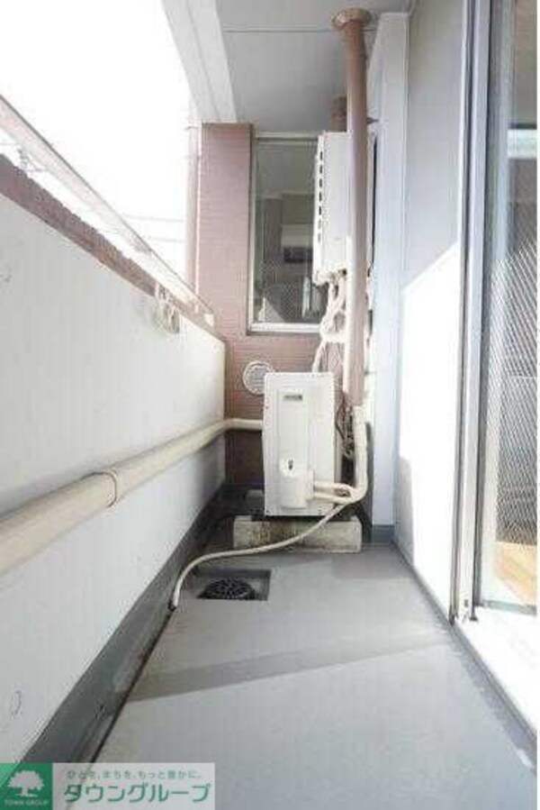 バルコニー(※反転タイプ部屋写真参考。現況と異なる場合もございます。)