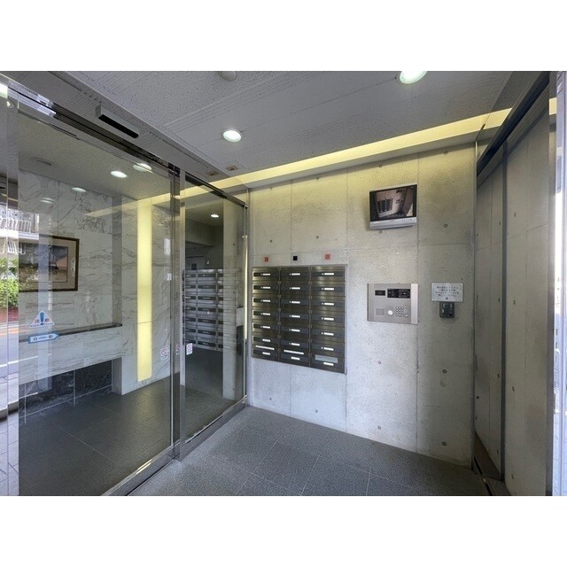 物件内観写真4　(エントランス)