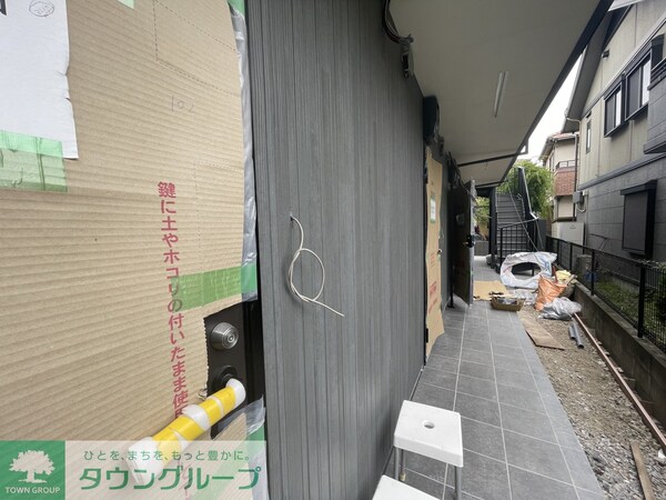玄関(駐車場)