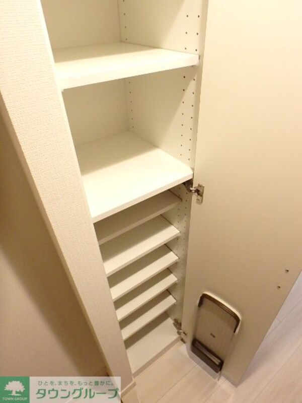 収納(傘やブーツも収納できるシューズクローゼット)