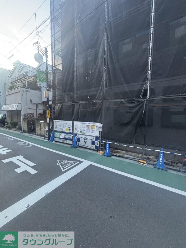 エントランス(駐車場)