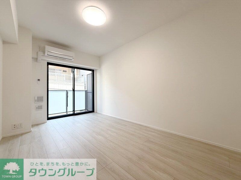 物件内観写真2　(リビング/居室)