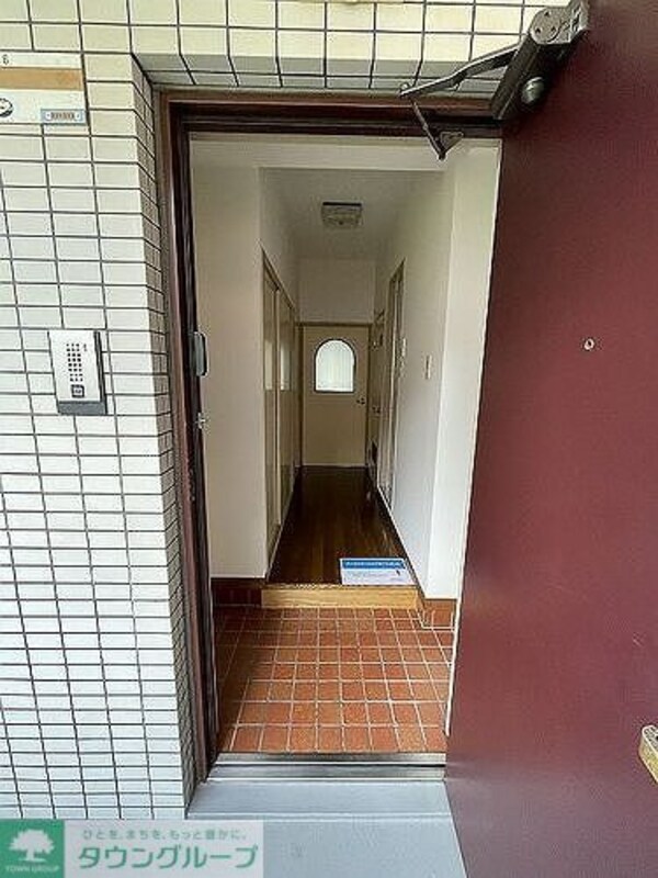 玄関(共有部からの室内　※前回募集時2023年8月撮影)