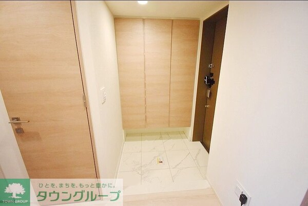 玄関(お問合せは(株)タウンハウジングレジデンス事業部　赤坂店・…)