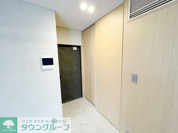 玄関(お問合せは(株)タウンハウジングレジデンス事業部　赤坂店・…)