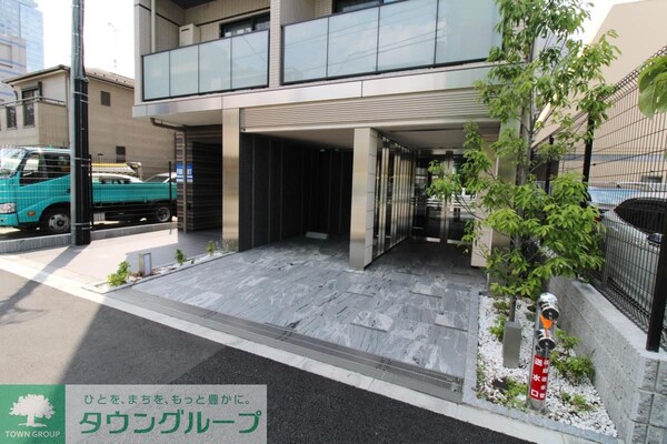 エントランス(駐車場)