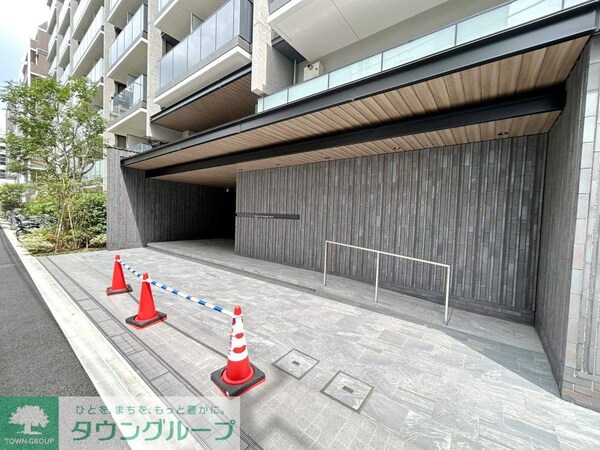 エントランス(駐車場)