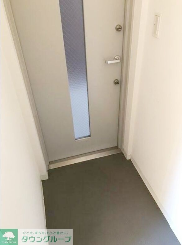 物件内観写真3　(玄関)