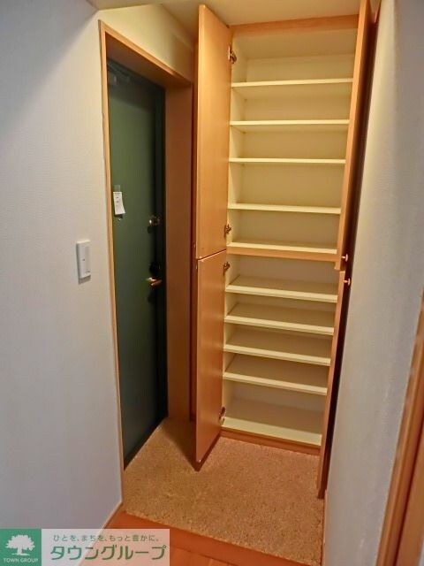 物件内観写真11　(★明るい玄関スペース★)