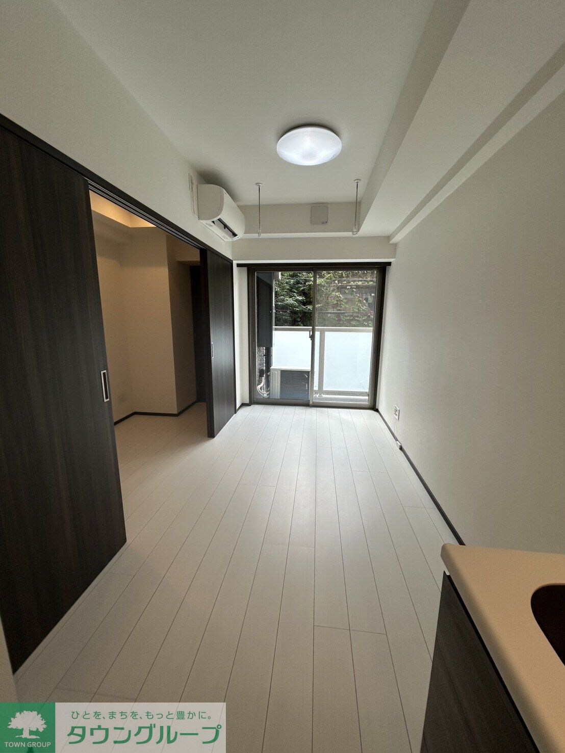 物件内観写真2　(リビング/居室)