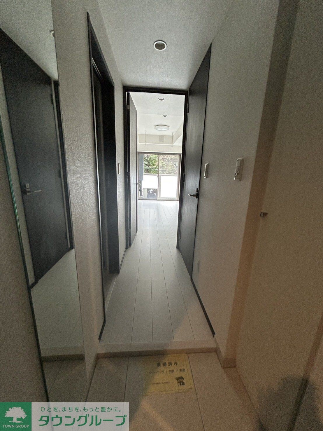 物件内観写真6　(玄関)