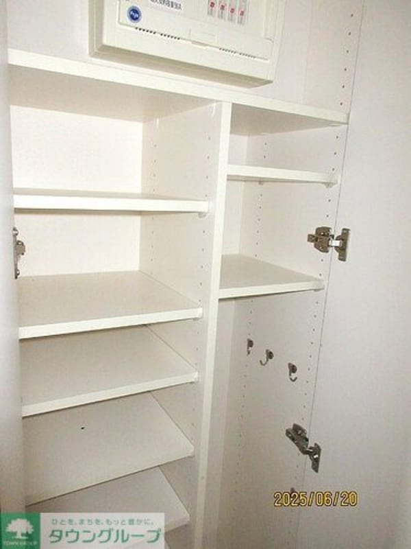 玄関(シューズボックス（内装前）)