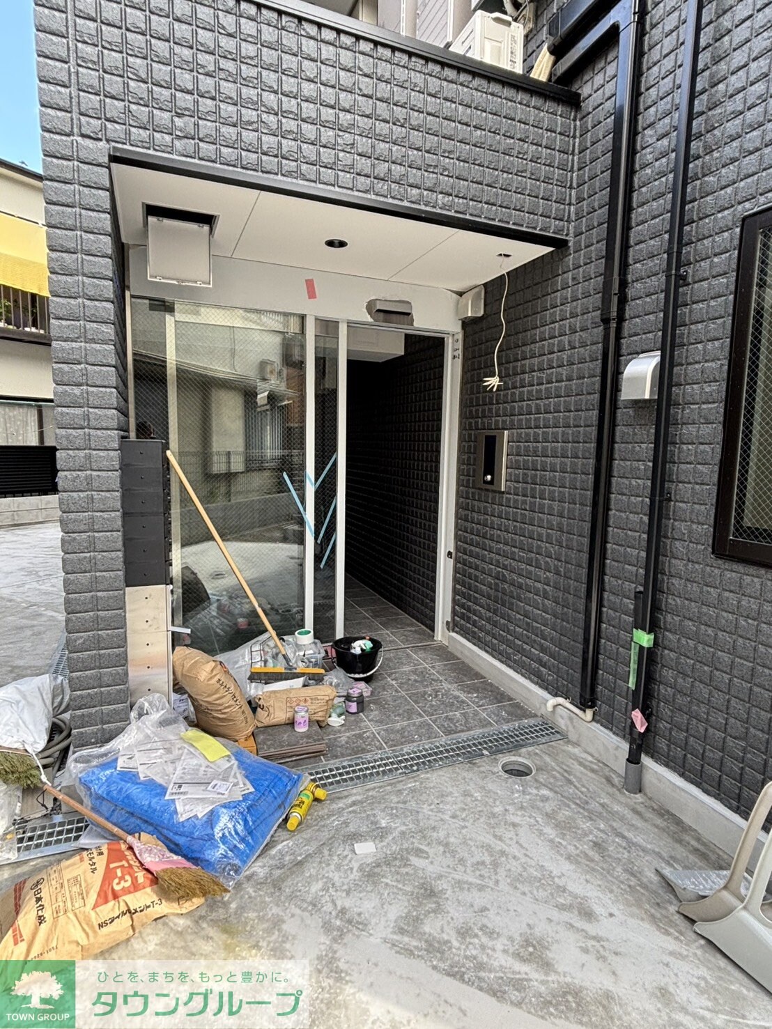 物件内観写真11　(エントランス)