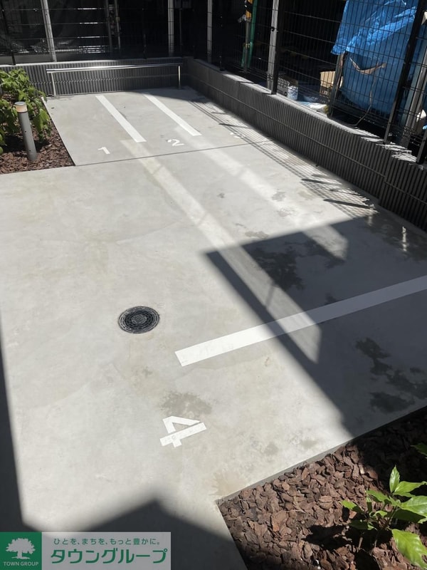 庭(バイク置き場)