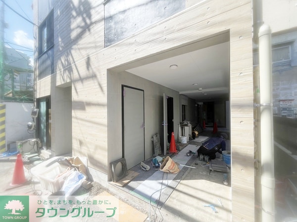 エントランス(駐車場)