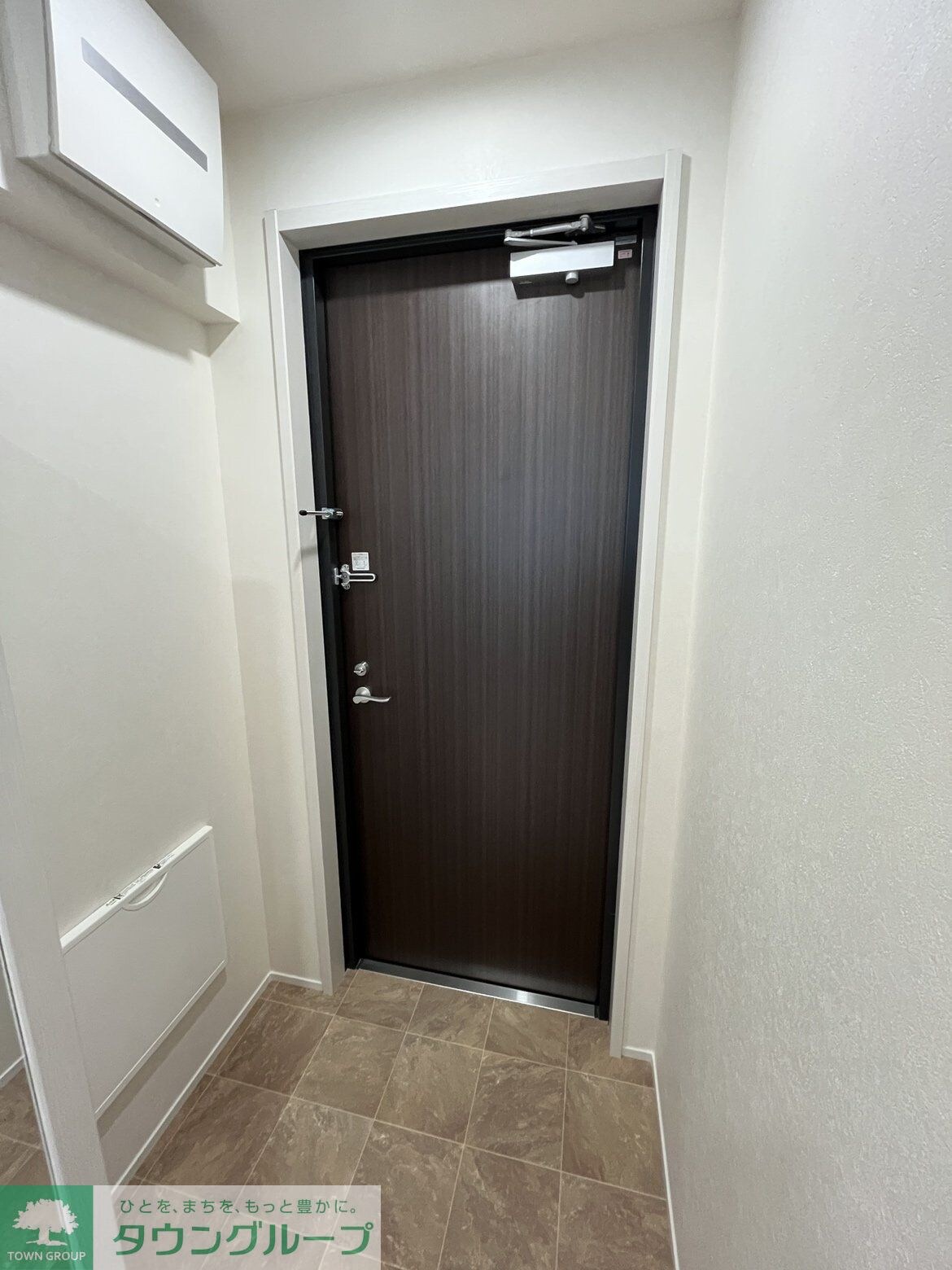 物件内観写真3　(玄関)