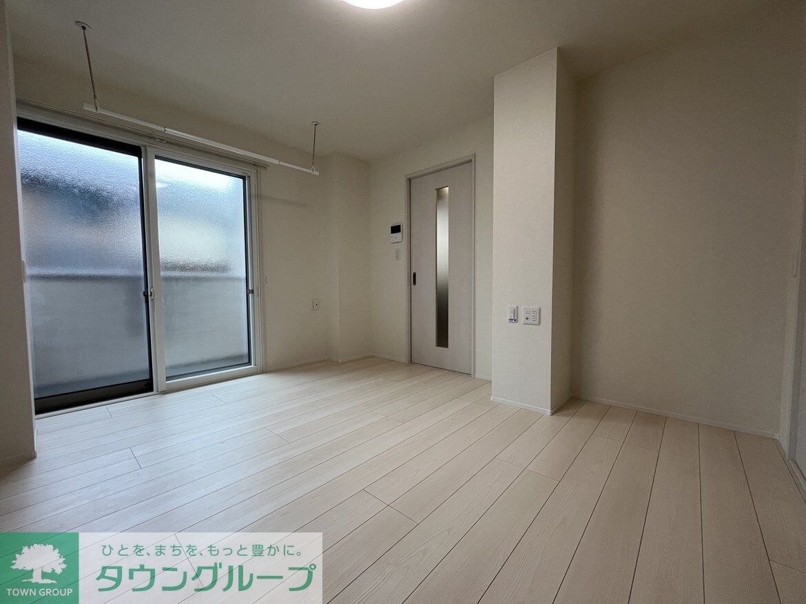 物件内観写真2　(リビング/居室)