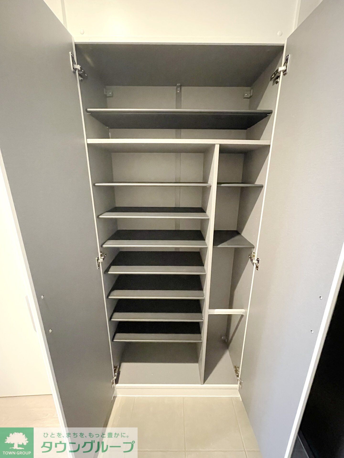 物件内観写真10　(玄関)