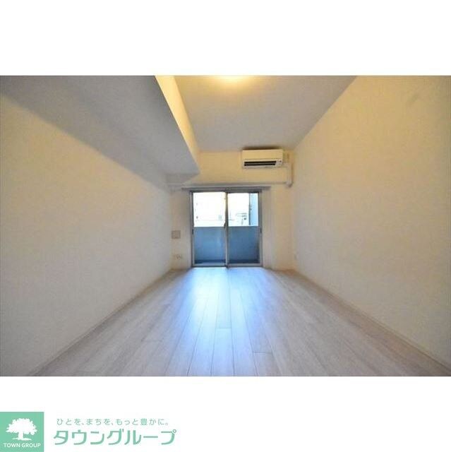 物件内観写真2　(リビング/居室)