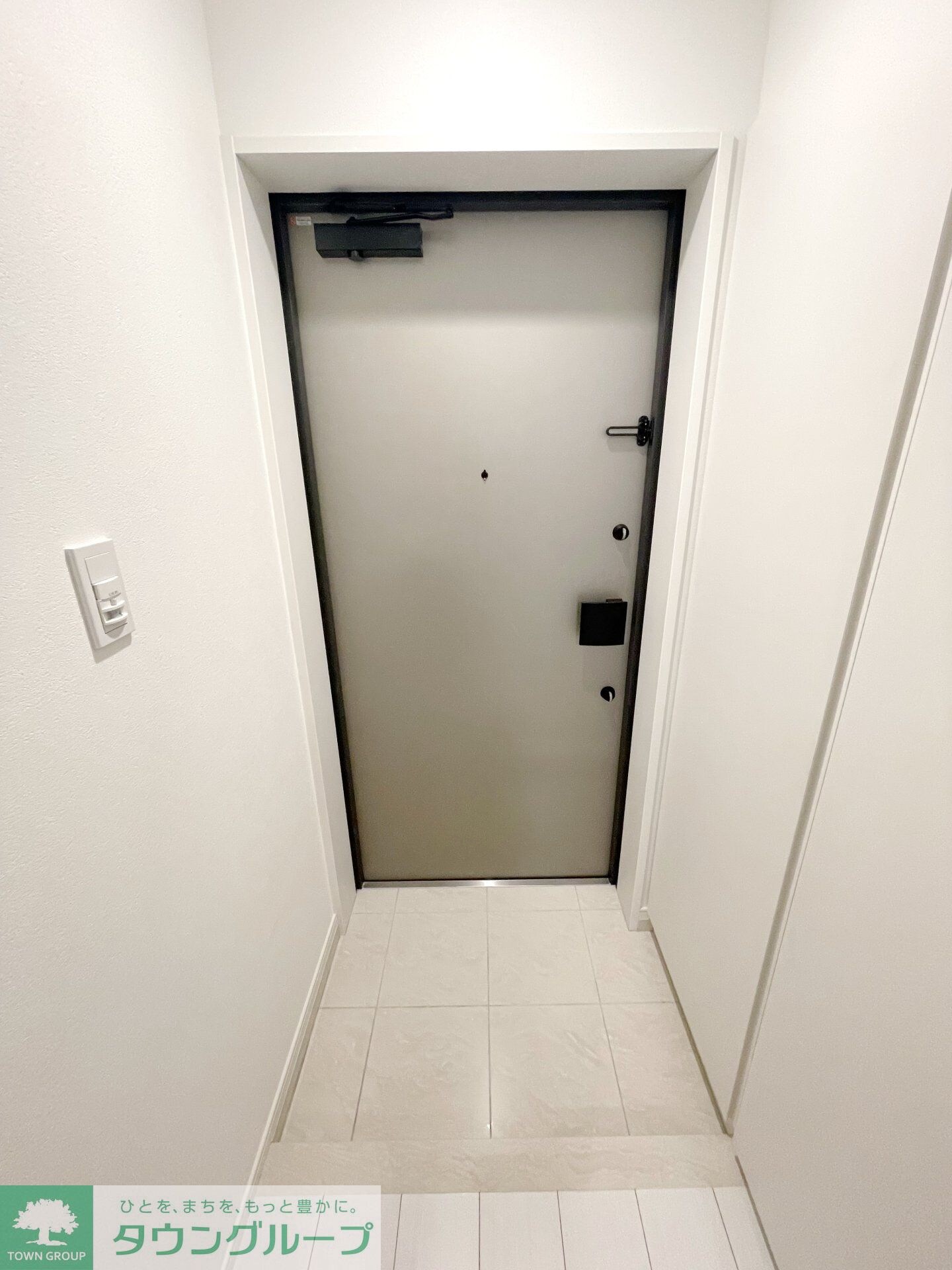 物件内観写真8　(玄関)