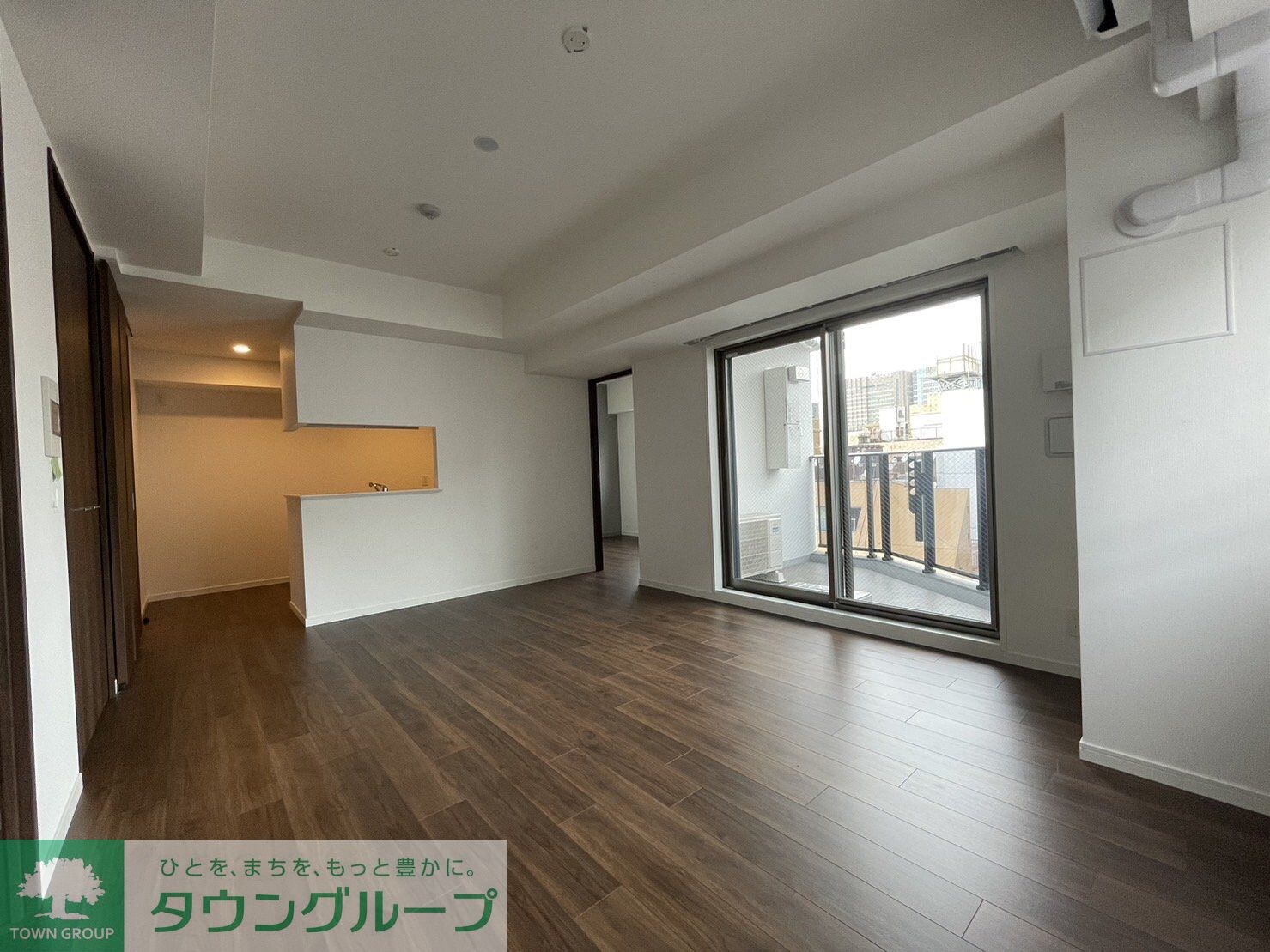 物件内観写真2　(リビング/居室)