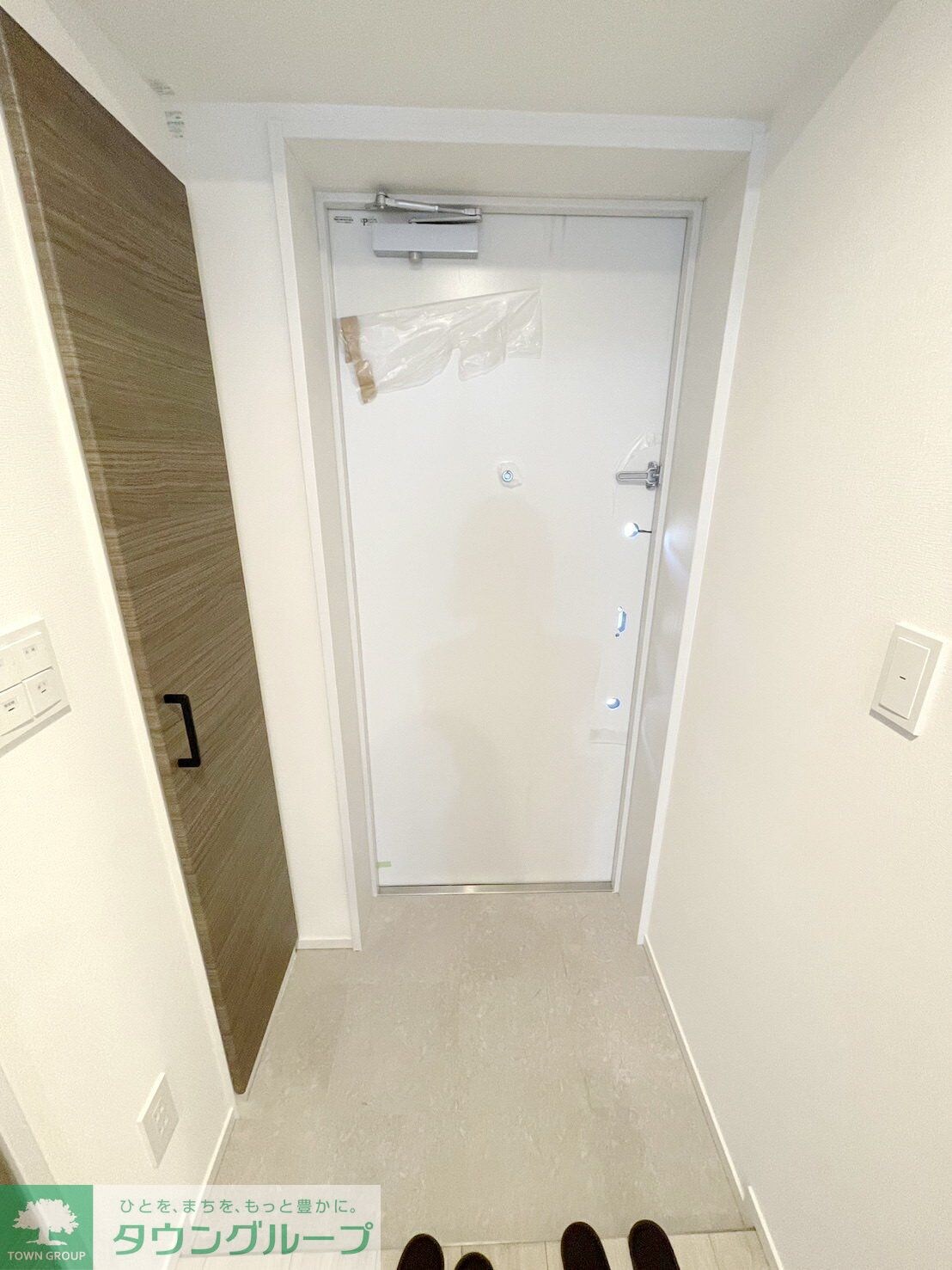 物件内観写真8　(玄関)