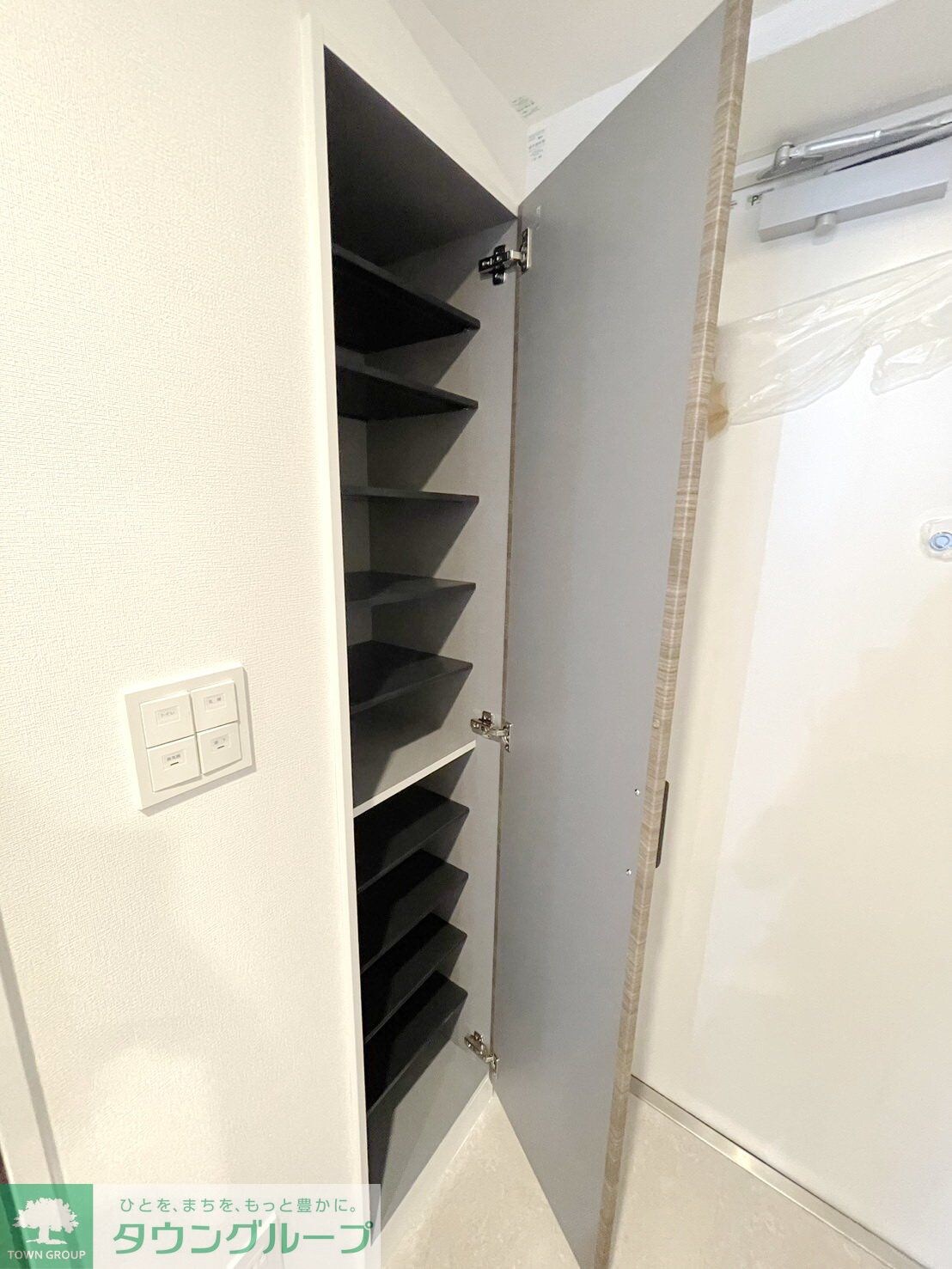 物件内観写真13　(玄関)