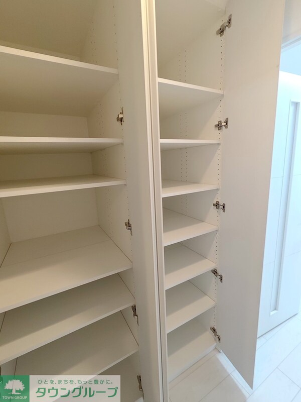 収納(廊下物入)