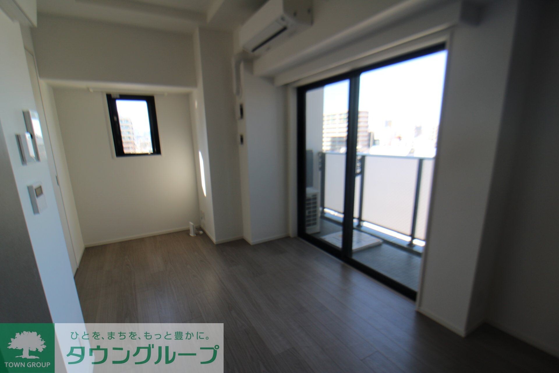 物件内観写真2　(リビング/居室)