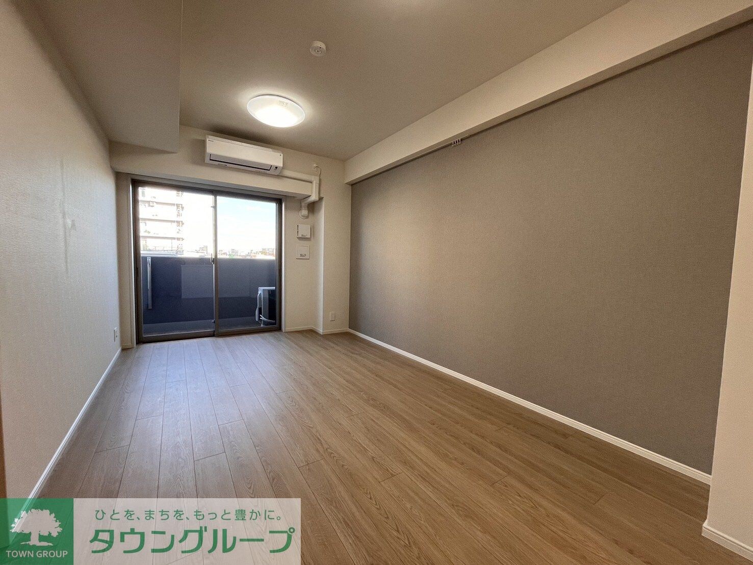 物件内観写真2　(リビング/居室)