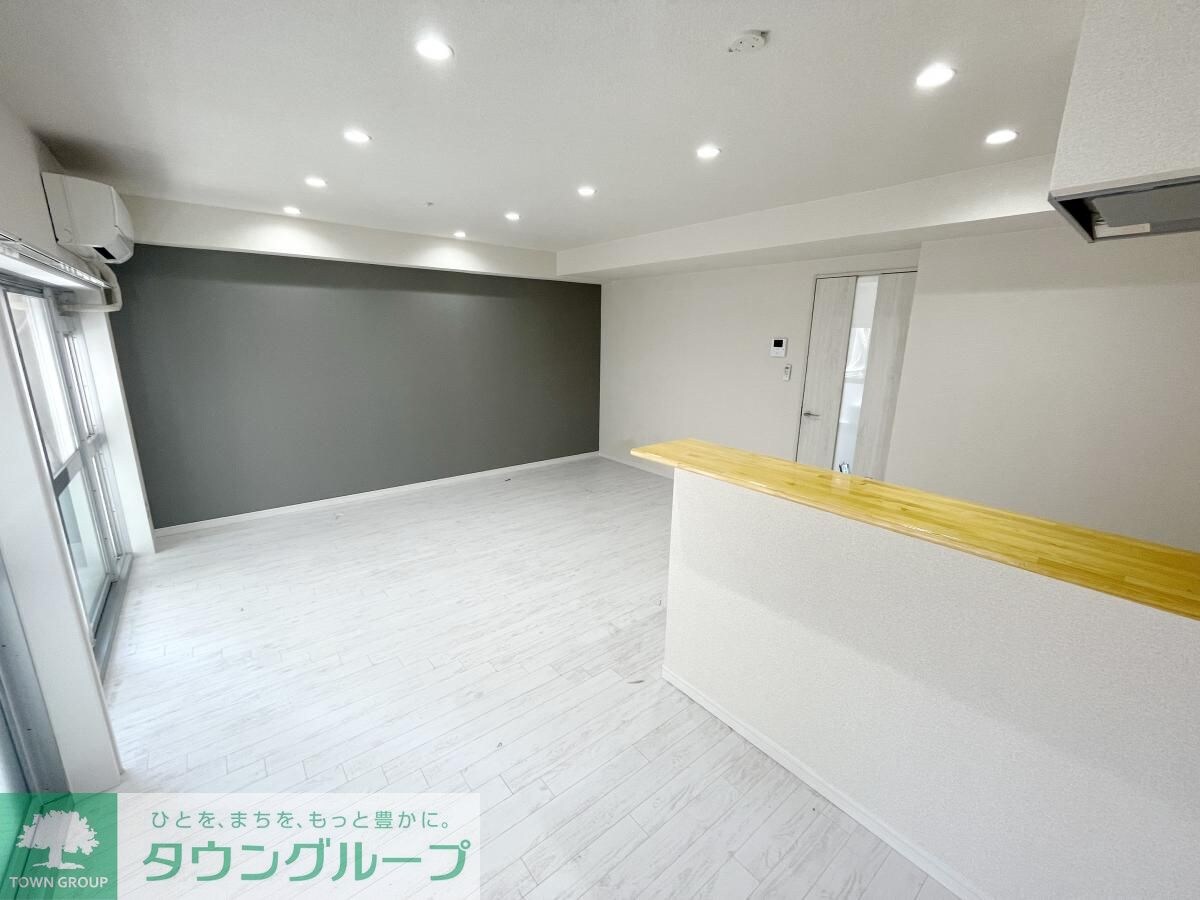 物件内観写真2　(リビング/居室)