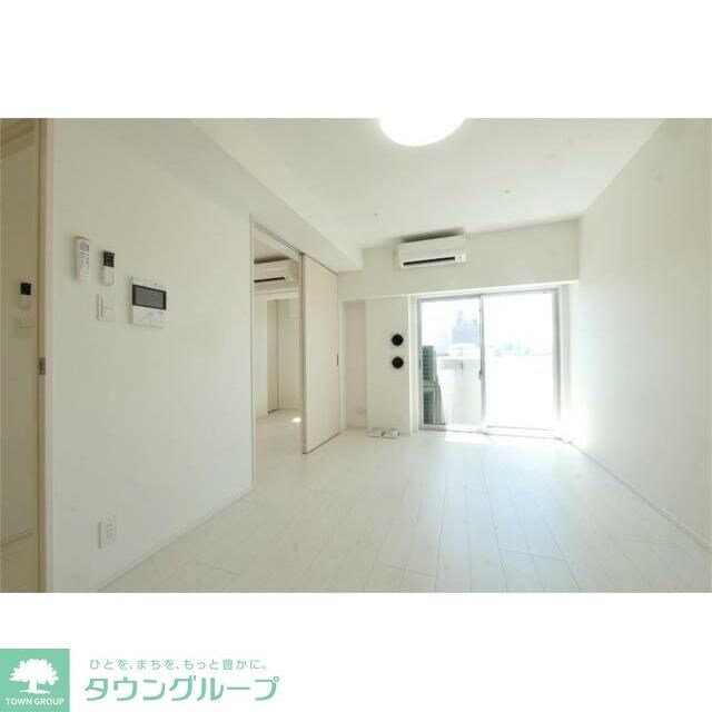 物件内観写真2　(リビング/居室)