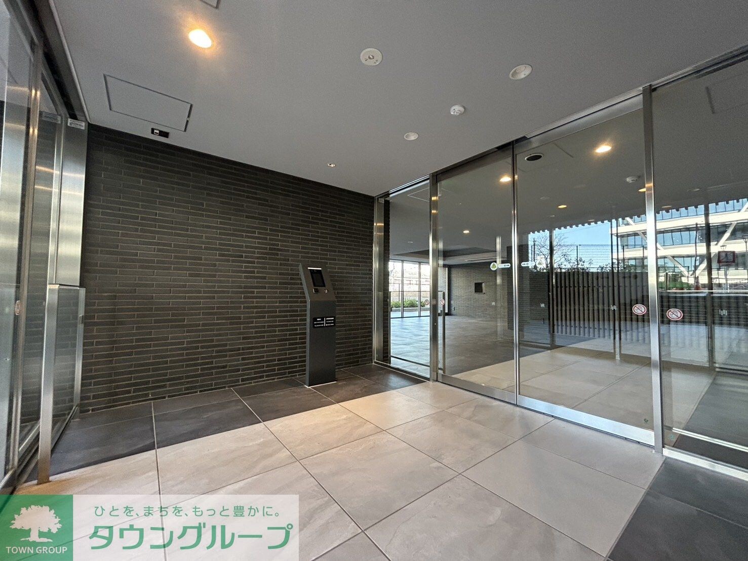 物件内観写真4　(エントランス)