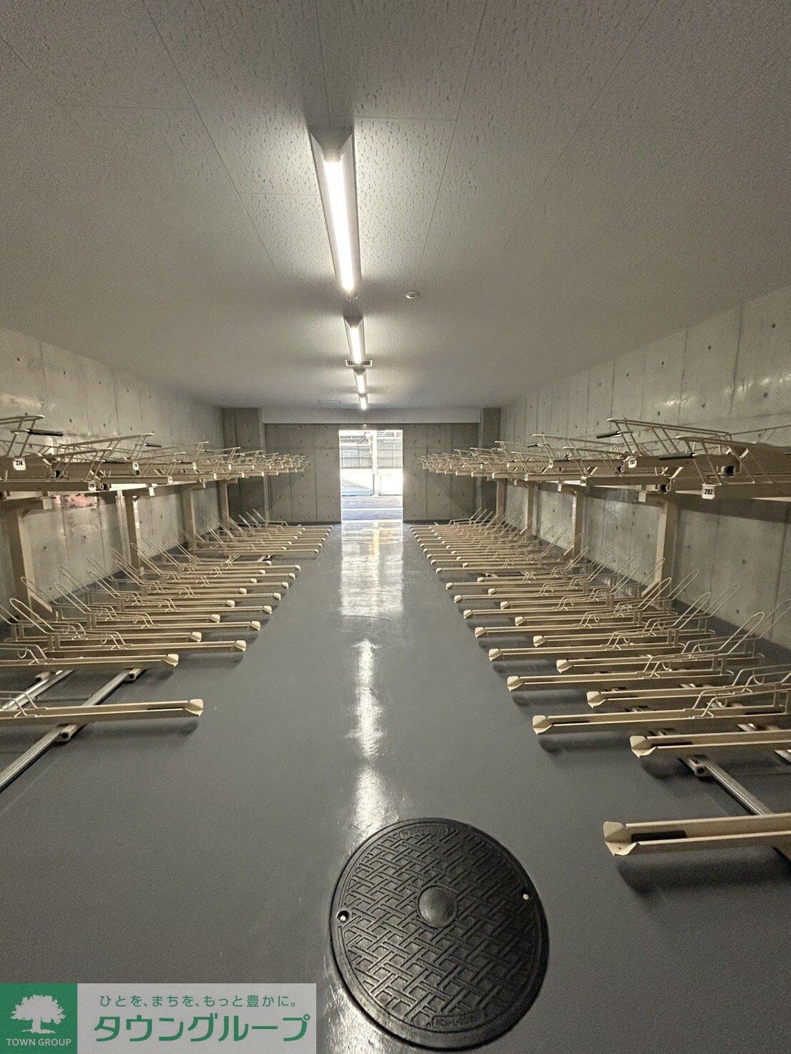 物件内観写真13　(駐車場)