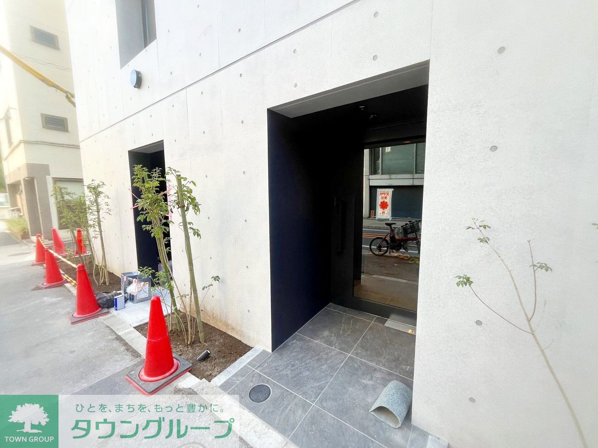 物件内観写真6　(エントランス)