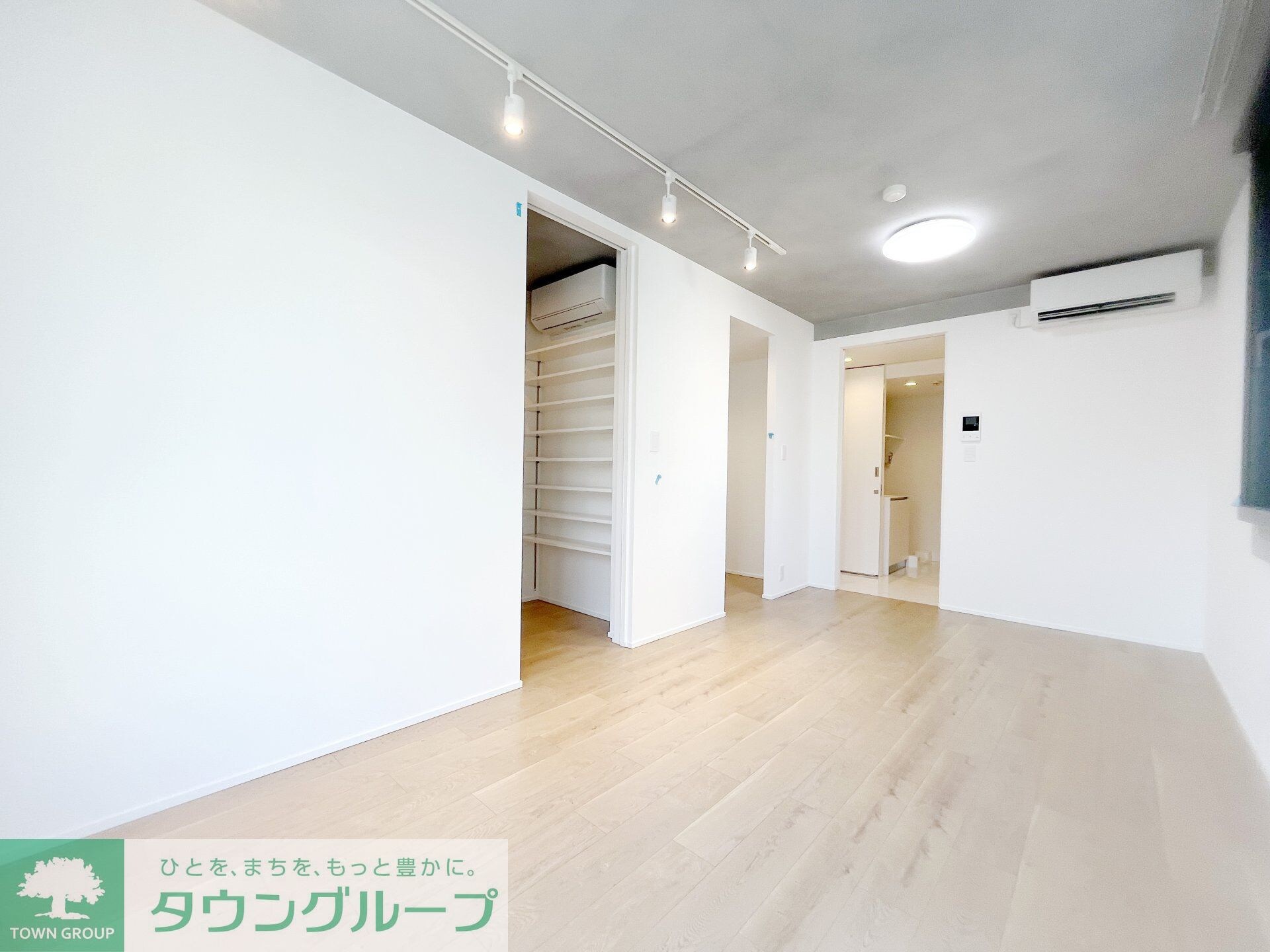 物件内観写真16　(リビング/居室)