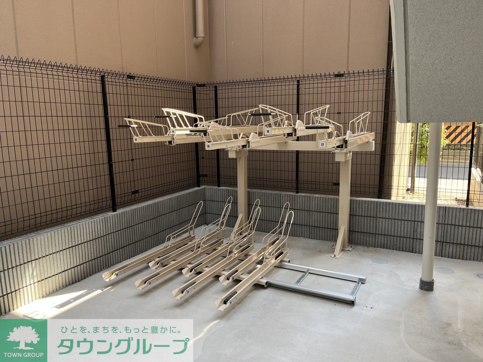 物件内観写真13　(駐車場)