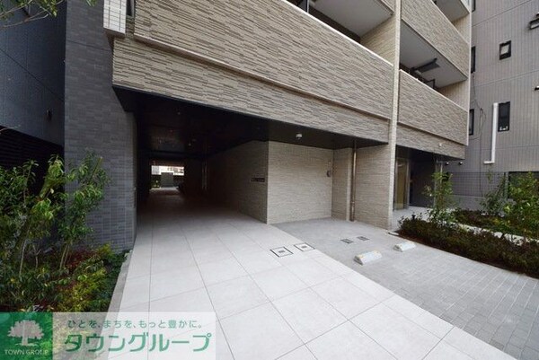 エントランス(駐車場)