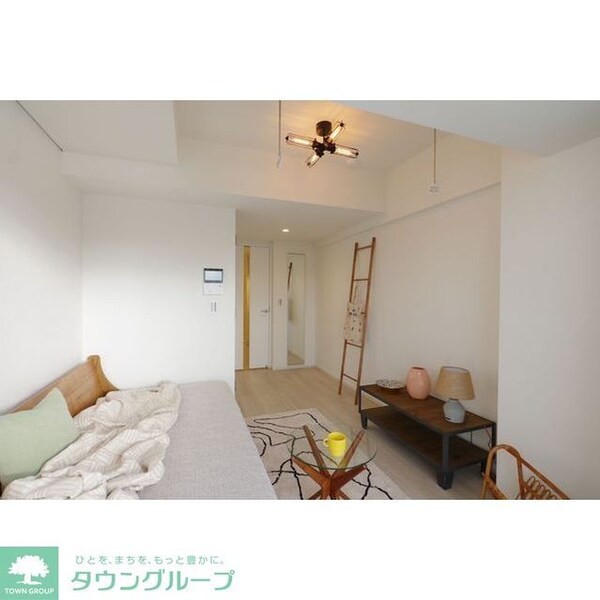 リビング・居室(家具/調度品に関しては配置例を示したものであり、実際の賃貸…)