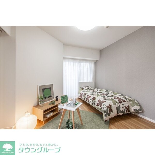 リビング・居室(家具・調度品等は配置例です。実際の賃貸住居には含まれません。)