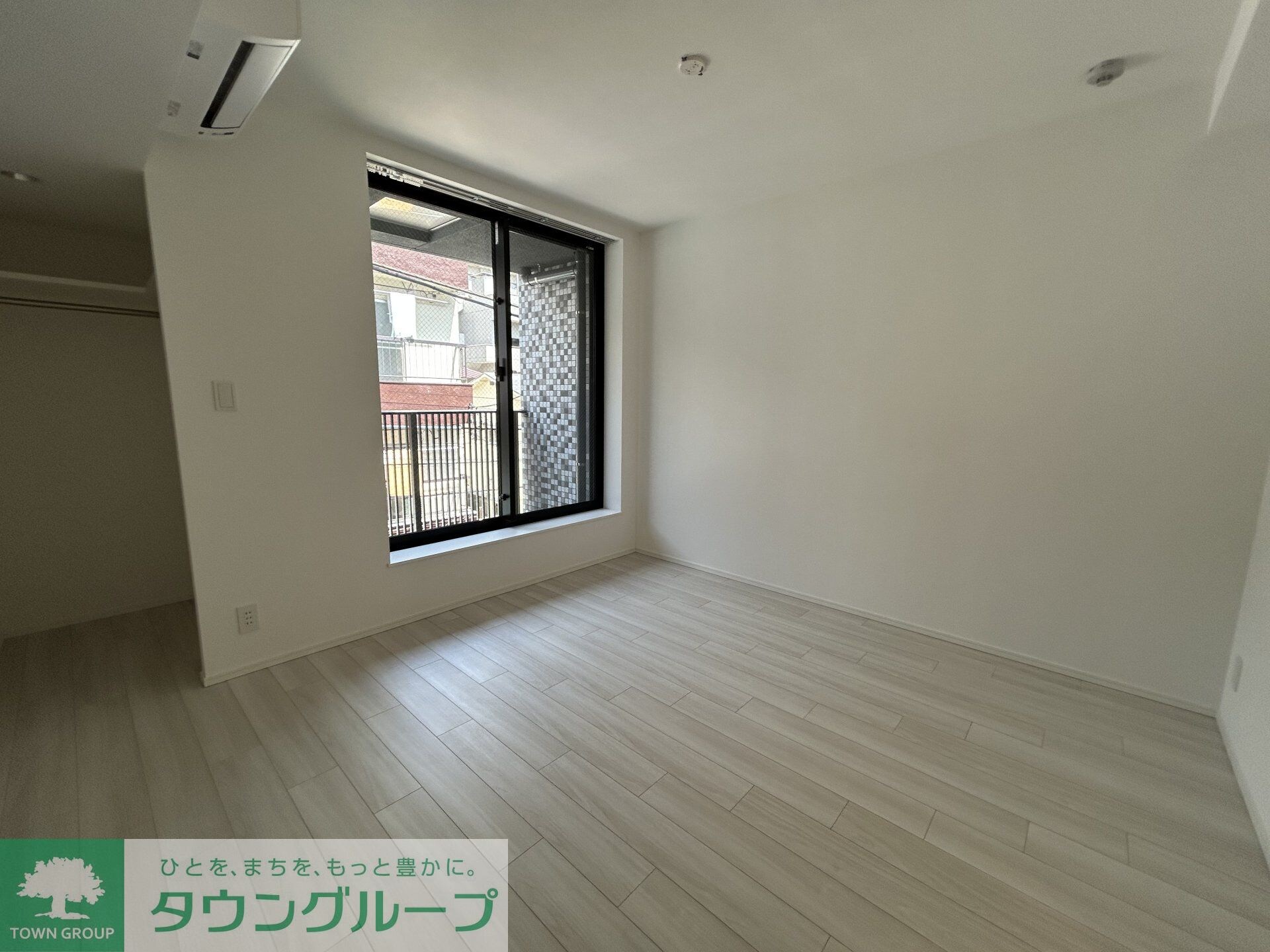 物件内観写真2　(リビング/居室)