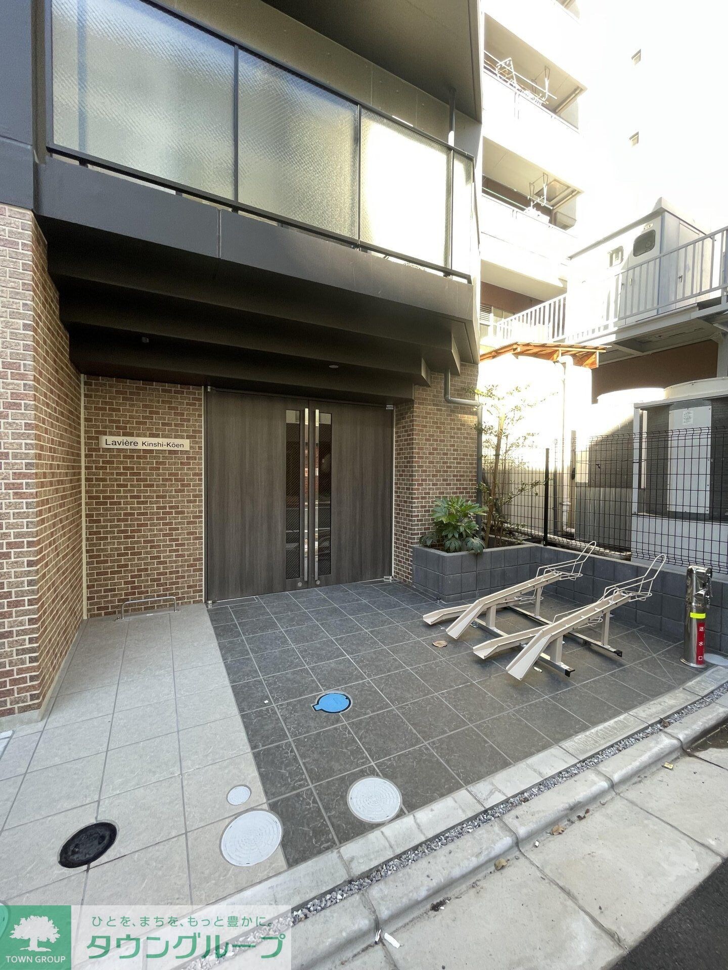 エントランス(駐車場)