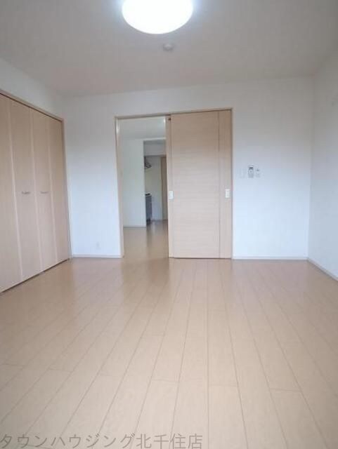 物件内観写真3　(リビング/居室)