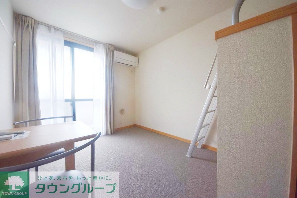 物件内観写真2　(リビング/居室)