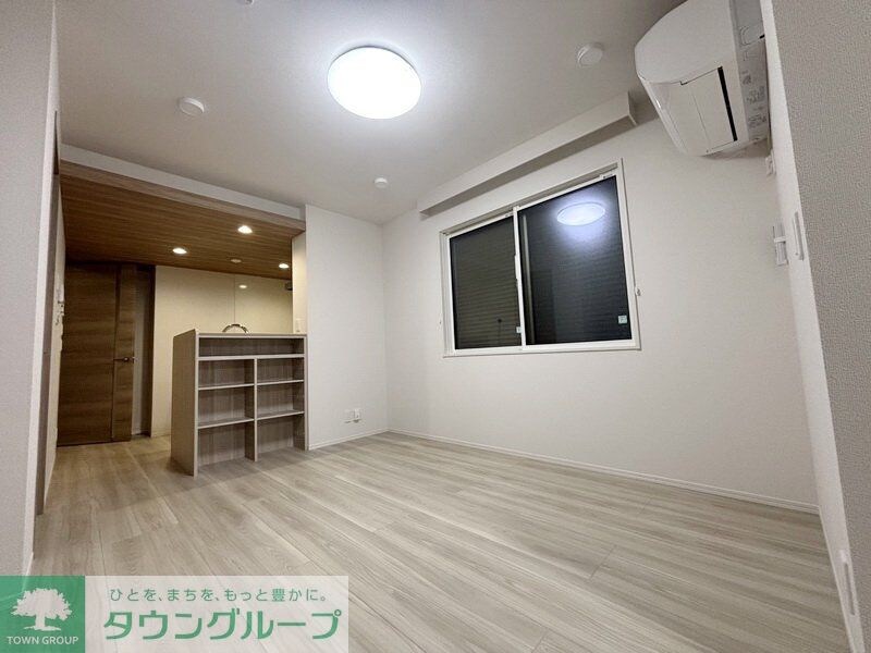 物件内観写真2　(リビング/居室)