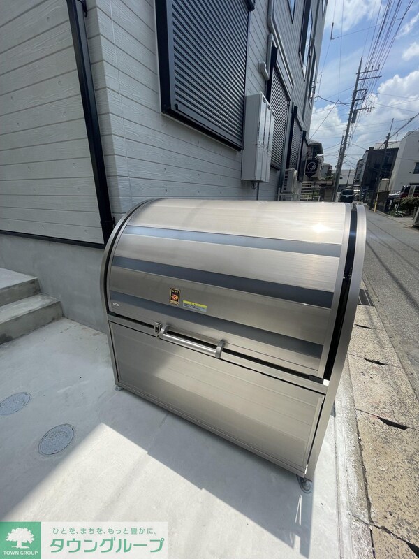 エントランス(ゴミ置き場)